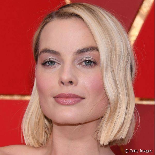 A make fresh e clean de Margot Robbie ? a proposta elegante e minimalista para festas (Getty Images)